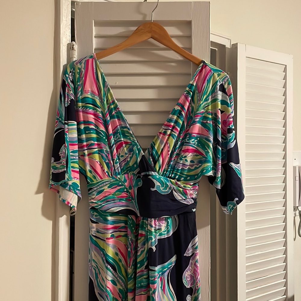 AUTHENTIC LILLY PULITZER Comfy stretchy maxi dress with vivid colors and sleeves